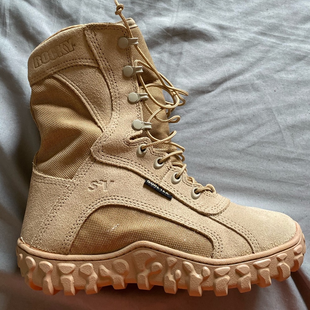 Boots - Picture 3 of 5